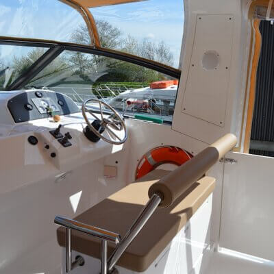 Kintail - Kintail helm seat03
