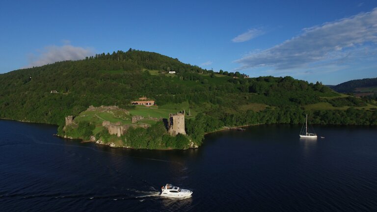 Cruising Area - Destinations - Urquhart Castle 17