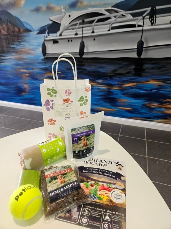 All Aboard! We are pet friendly! - pet pack