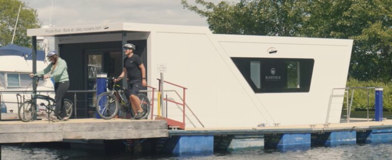 Adventure Awaits! - houseboat screenshot